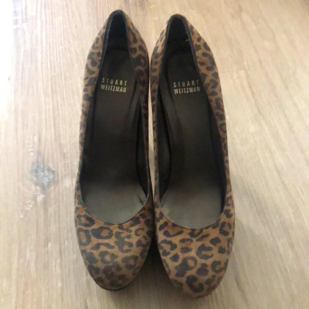 Stuart Weitzman Leonard suede pumps